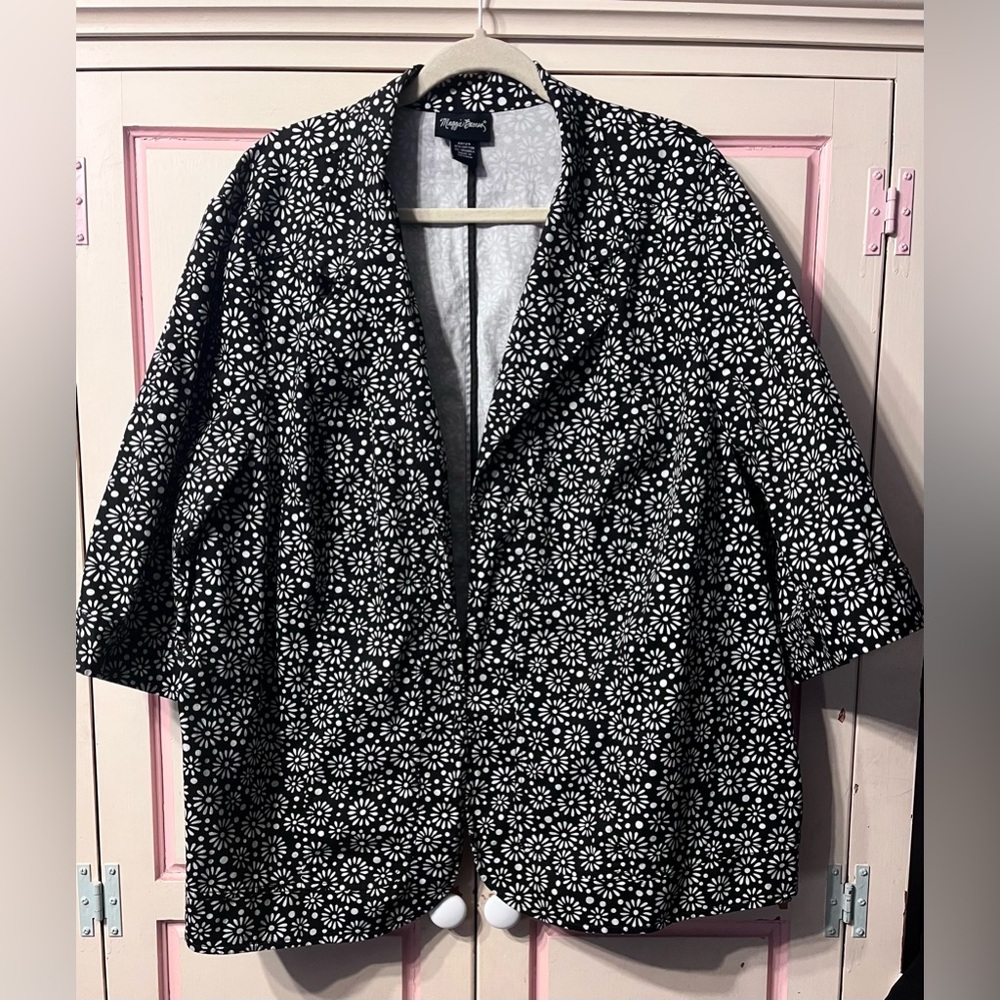 Maggie Barnes Black and White flowery Patterned jacket